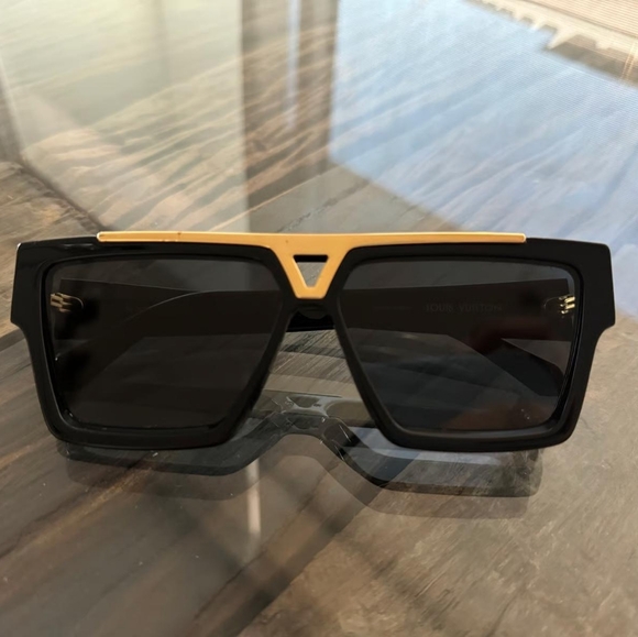 Louis Vuitton Other - Louis Vuitton 1.1 Evidence Sunglasses